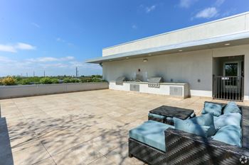 Austin apartment for rent with rooftop bbq and lounge